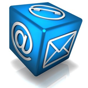 Ein Würfel auf dem Symbole für E-Mail, Post und Telefon abgebildet sind. Foto: © Thomas Jansa - Fotolia