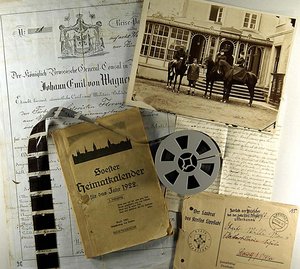 Alte Dokumente aus dem Kreisarchiv, wie etwa ein Film, ein Brief und eine Fotografie. Foto: Thomas Weinstock/Kreis Soest