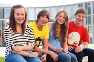 Vier Teenager. Foto: © klickerminth - Fotolia.com