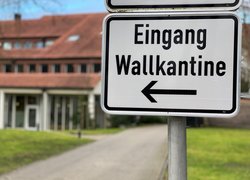 Der Zugang zur Kantine ist über den Zuweg von der Osthofen-Thomä-Wallstraße über die dortige Außenterrasse möglich. Foto: Kira Hönicke/ Kreis Soest