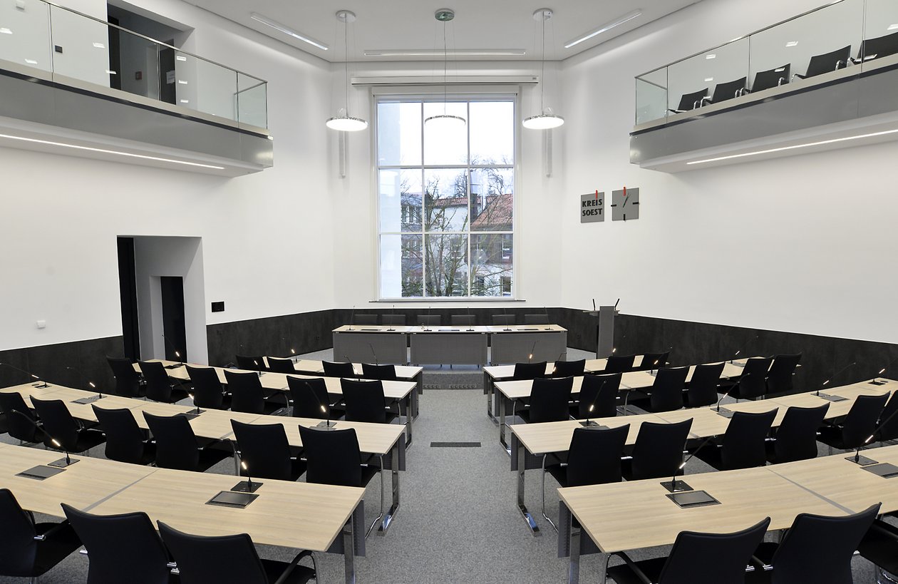 Der Kreistag ist eine Art Parlament des Kreises Soest. Hier siehst Du den Sitzungssaal. Foto:  Thomas Weinstock/Kreis Soest